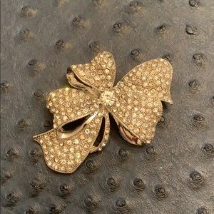 Gorgeous Sophia Collection Bow Brooch or scarf pin